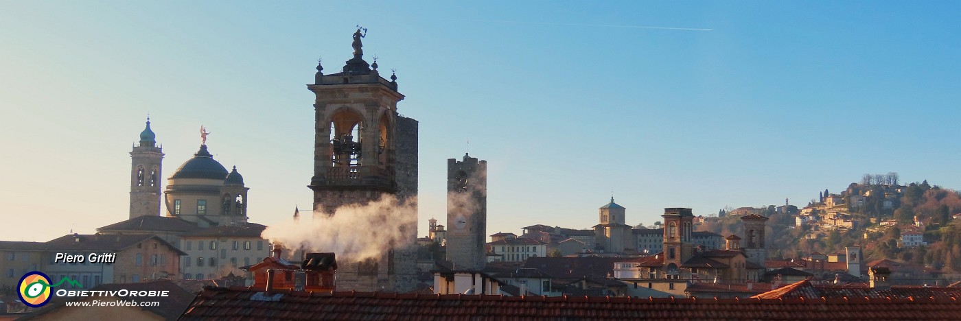 36 Dal Parco della Rocca panoramica verso torri e campanili di Città Alta.JPG